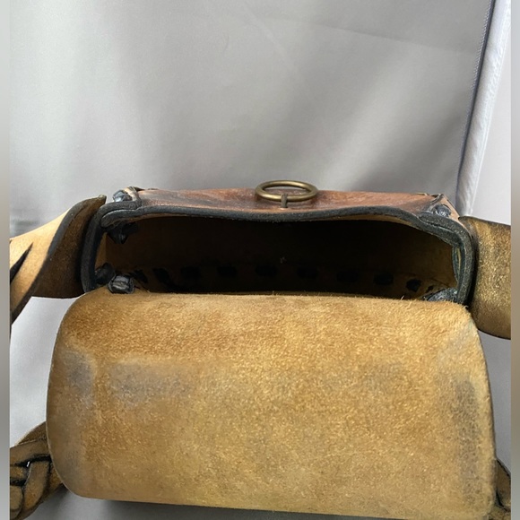 Vintage Handmade 1970’s leather crossbody bag braided strap tooled Celtic knot - Picture 11 of 16